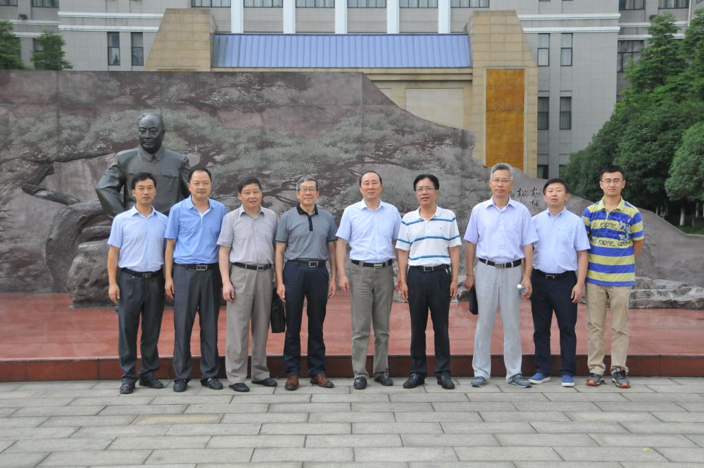 常州工学院李文虎校长一行来校考察交流